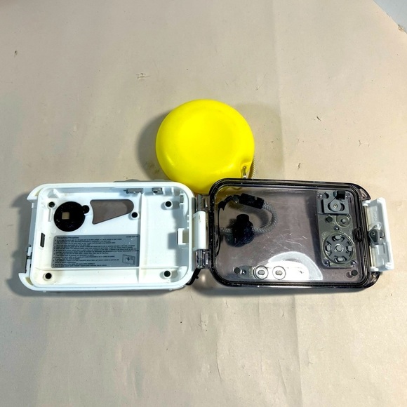 Sony Cybershot Sports Pack SPK-THA 3m Underwater 
Water Resistant Camera Case - Picture 6 of 8